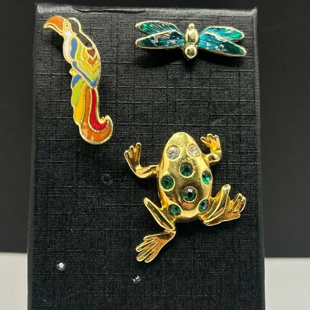 Lot of 3 Gold tone Vintage Avon Animal Pins/Brooches- Frog - Toucan - Dragonfly